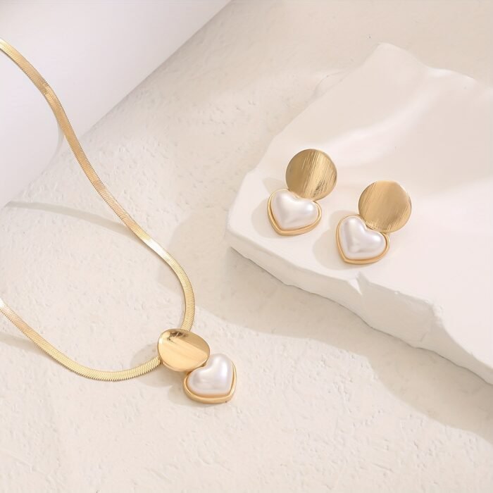 Women's Creative Round Heart-Shaped Pendant Necklace - Image 3