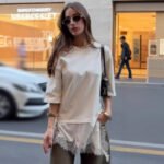 Summer Chic Fashion T-Shirt With A Patchwork Lace Hem - Image 3