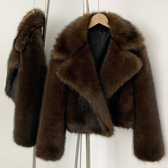 Stylish Short Winter Coat With A Suit Collar And Faux Fur Trim - Image 2